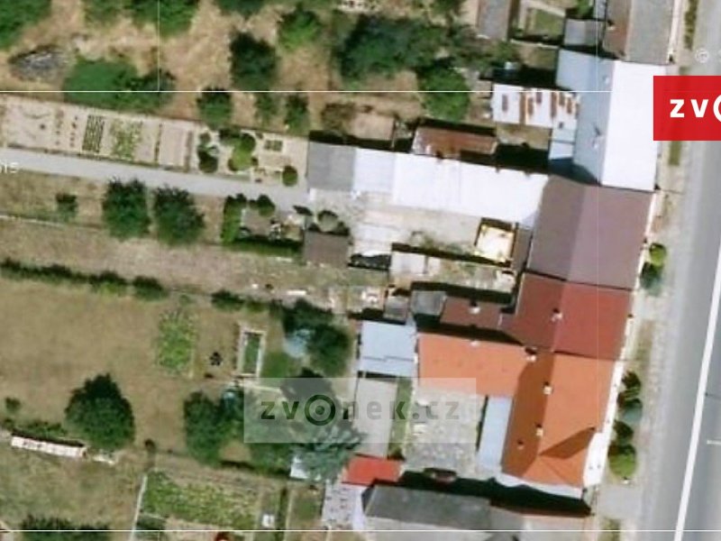 Prodej pozemku s domem k rekonstrukci/demolici, obec Záříčí, Kroměříž