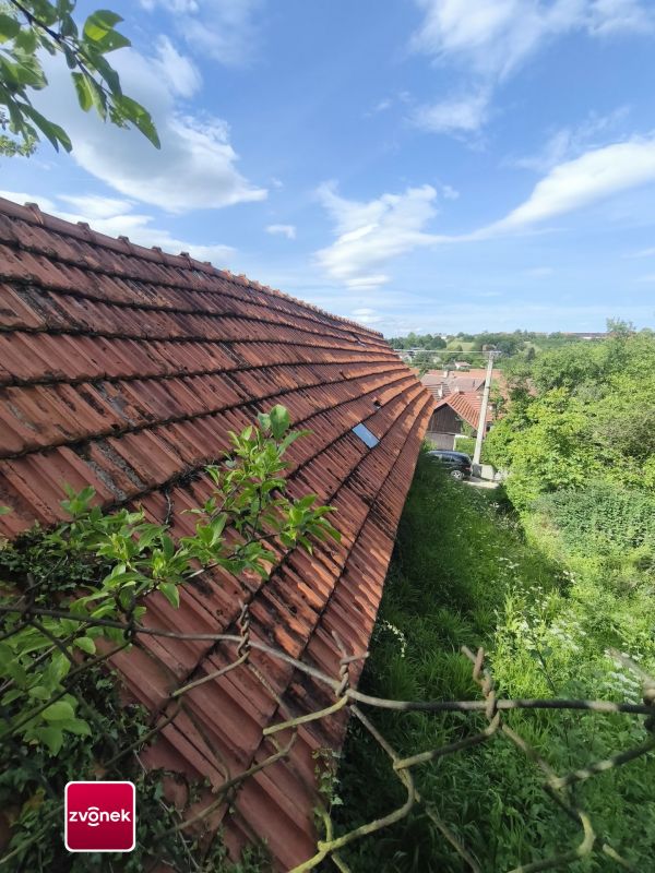 Prodej domu se zahradou, Komňa