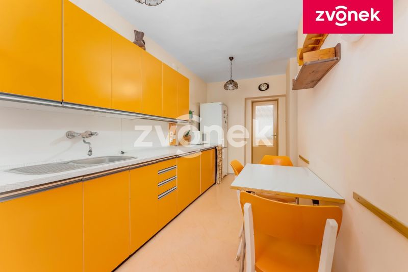 Prodej řadového rodinného domu s garáží a zahradou ve Slavičíně