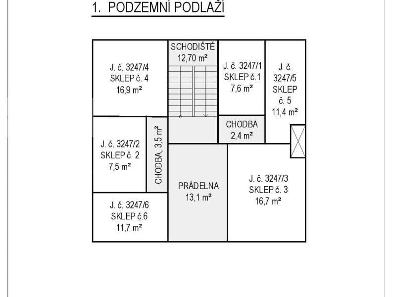 Prodej bytu 2+1 /2 k rekonstrukci v centru Zlína, parkování, sklep.