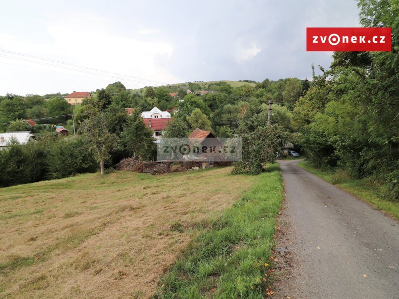 Prodej RD, příjezd po obecní asfaltové cestě, elektřina, vodovod. Lokalita obec Ublo u Vizovic.