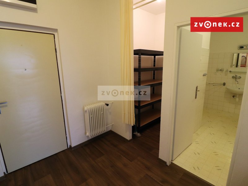 Prodej prostorného bytu 2+KK po rekonstrukci v Luhačovicích, CP 53m2 + 2 sklepy, parkování.