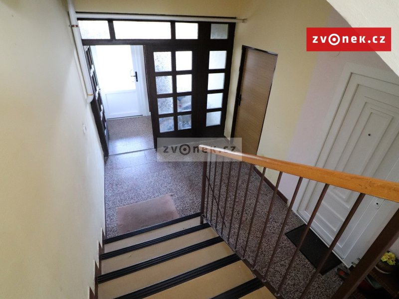 Prodej prostorného bytu 2+KK po rekonstrukci v Luhačovicích, CP 53m2 + 2 sklepy, parkování.