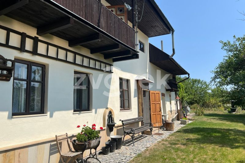 Kouzelný domov s uměleckým duchem, saunou a slunnou zahradou v Lechoticích