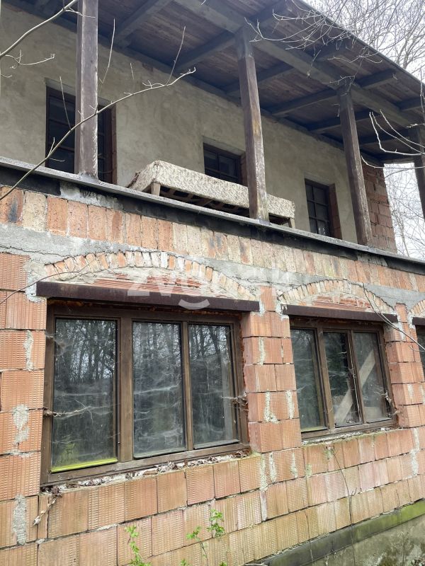 Dvoupodlažní rekreační chata na polosamotě s rozsáhlými pozemky 2,5 ha v Halenkovicích