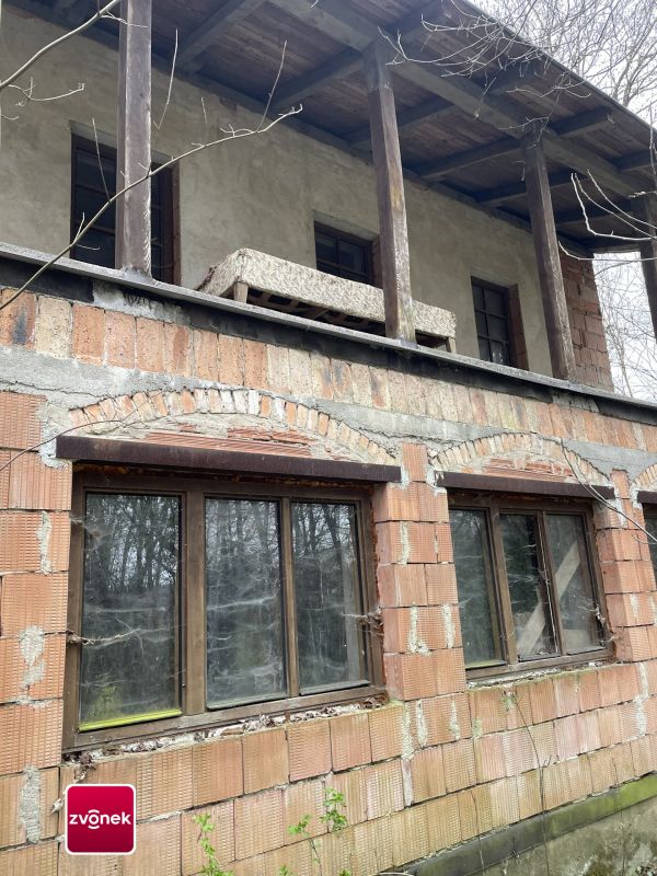 Dvoupodlažní rekreační chata na polosamotě s rozsáhlými pozemky 2,5 ha v Halenkovicích