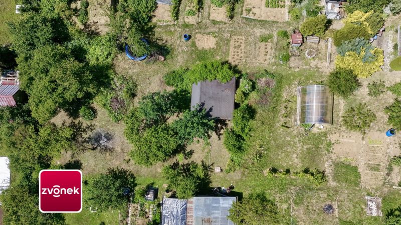 Prodej zahrady 351 m² s dřevěnou chatkou, Napajedla
