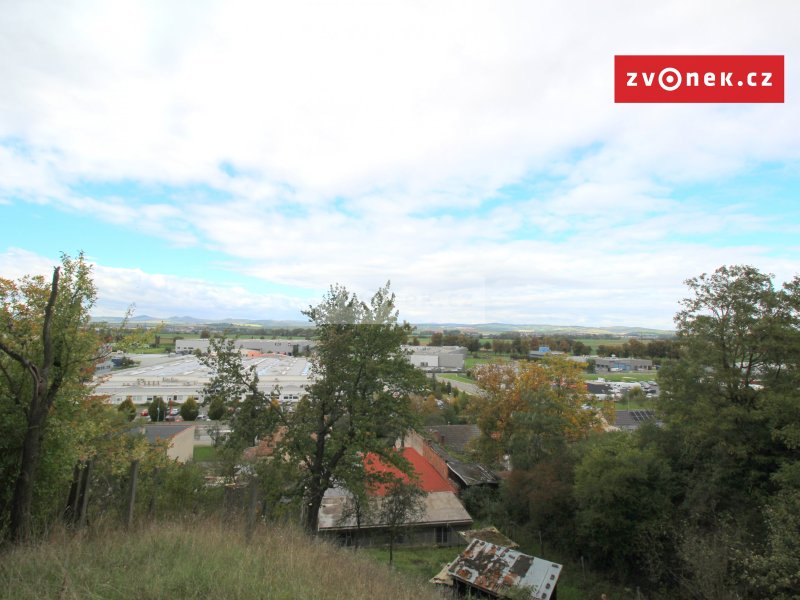 Stavební pozemek s domem 6+2 a zahradou, Uh.Hradiště