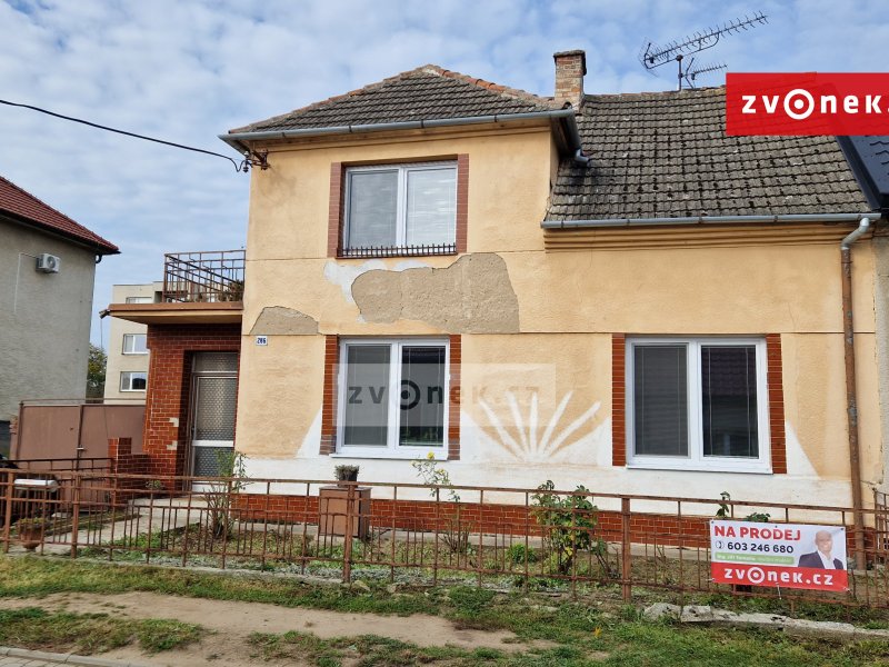 Prodej cihlového rodinného důmu v Huštěnovicích po částečné rekonstrukci