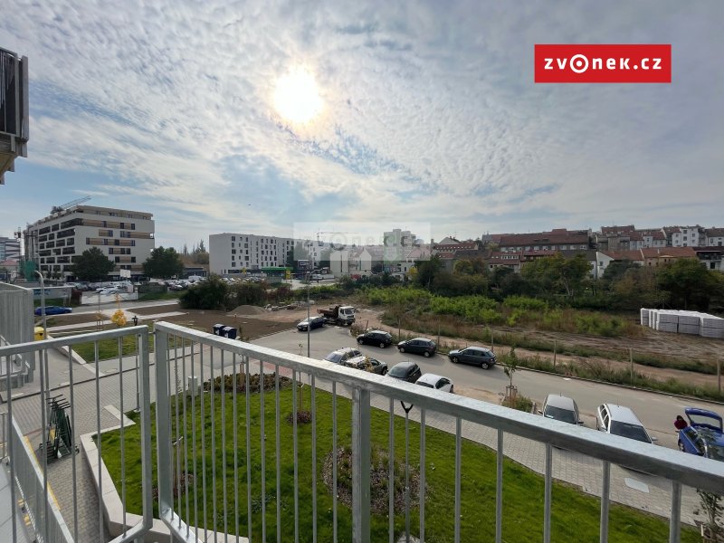 Nový byt 1+kk Střední, Brno-Ponava, terasa, parkovací stání, ihned volný.