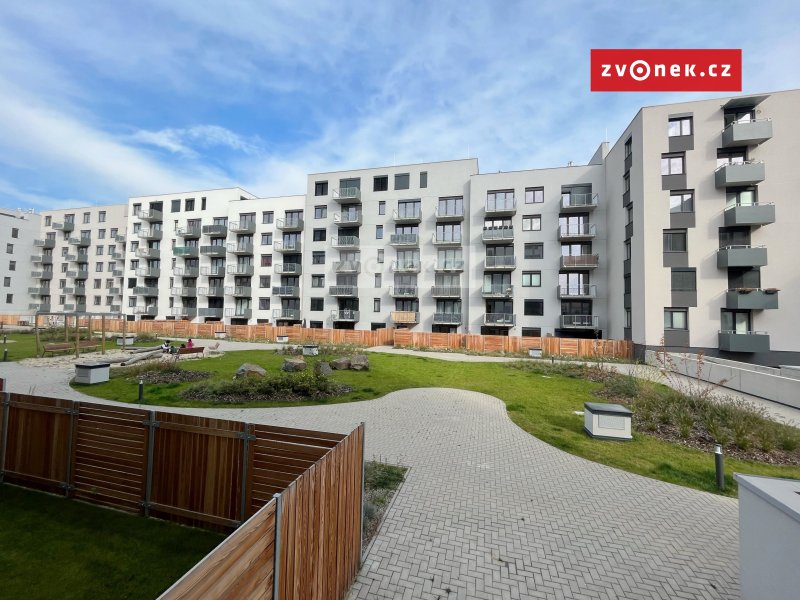 Nový byt 1+kk Střední, Brno-Ponava, terasa, parkovací stání, ihned volný.