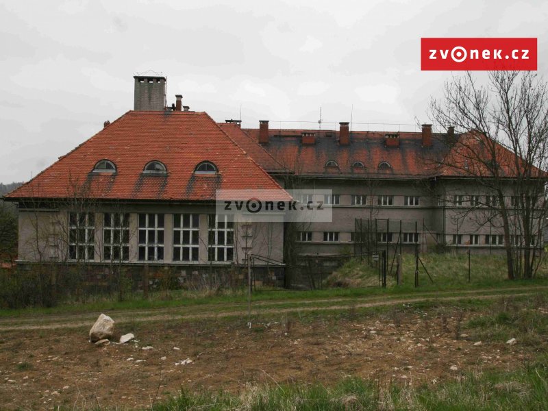 Prodej komerčního objektu bývalé školy v Heřmanicích u Polomi