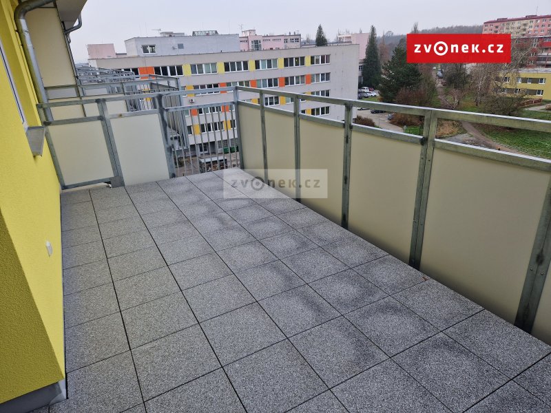 Pronájem bytu 3+kk na Zahrádkách s dvěma velkými terasami.