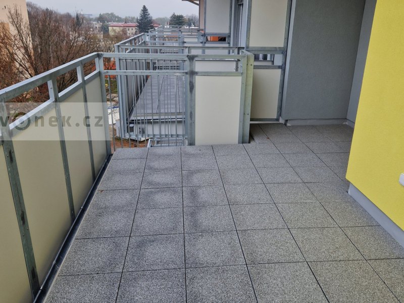 Pronájem bytu 3+kk na Zahrádkách s dvěma velkými terasami.