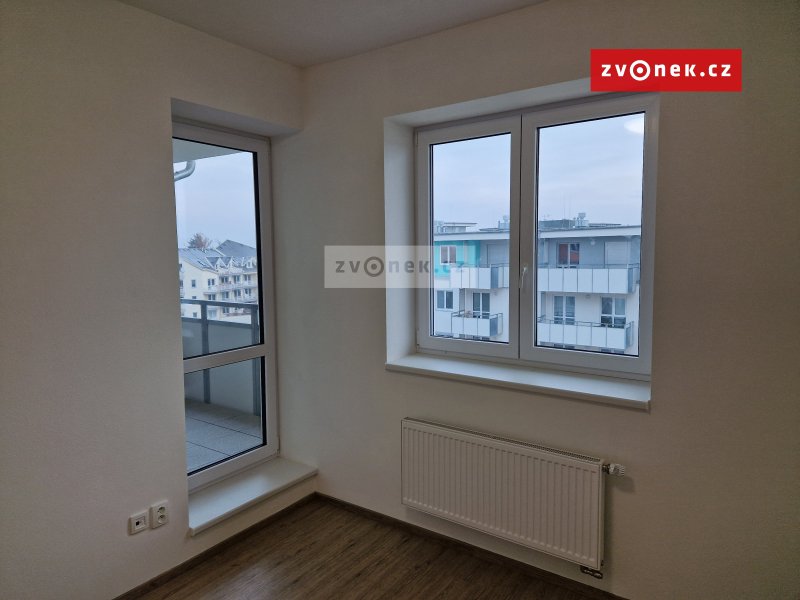 Pronájem bytu 3+kk na Zahrádkách s dvěma velkými terasami.