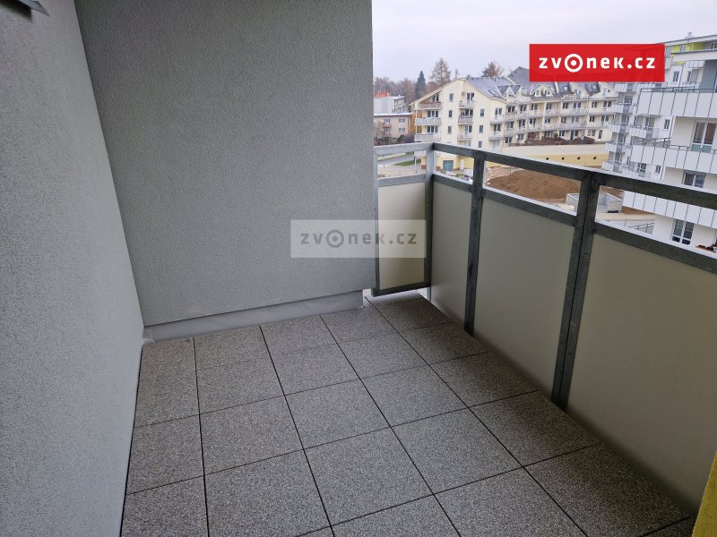 Pronájem bytu 3+kk na Zahrádkách s dvěma velkými terasami.
