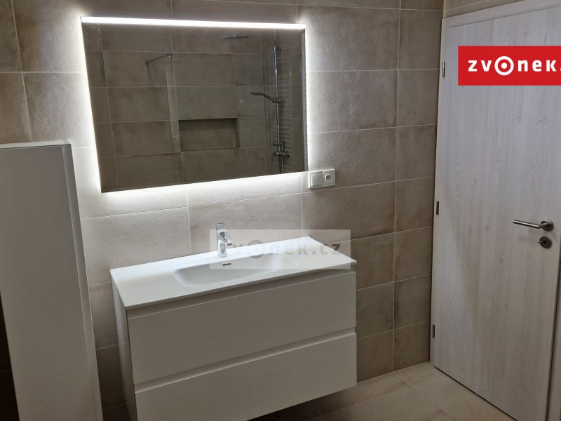 Pronájem bytu 3+kk na Zahrádkách s dvěma velkými terasami.