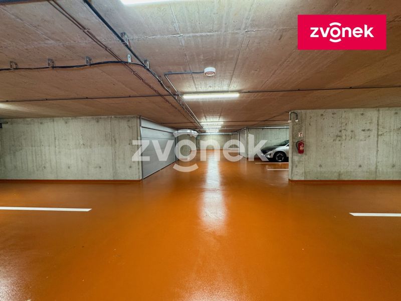 Pronájem garážového stání 18 m², Zlín