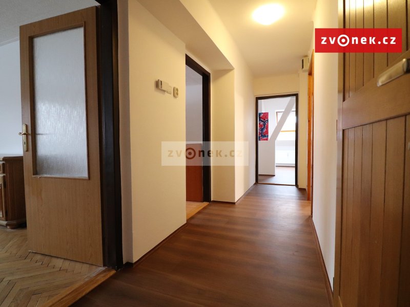 Prodej podkrovního bytu 4+KK s CP 100m2 po celkové rekonstrukci. Byt nebo na sídlo firmy.