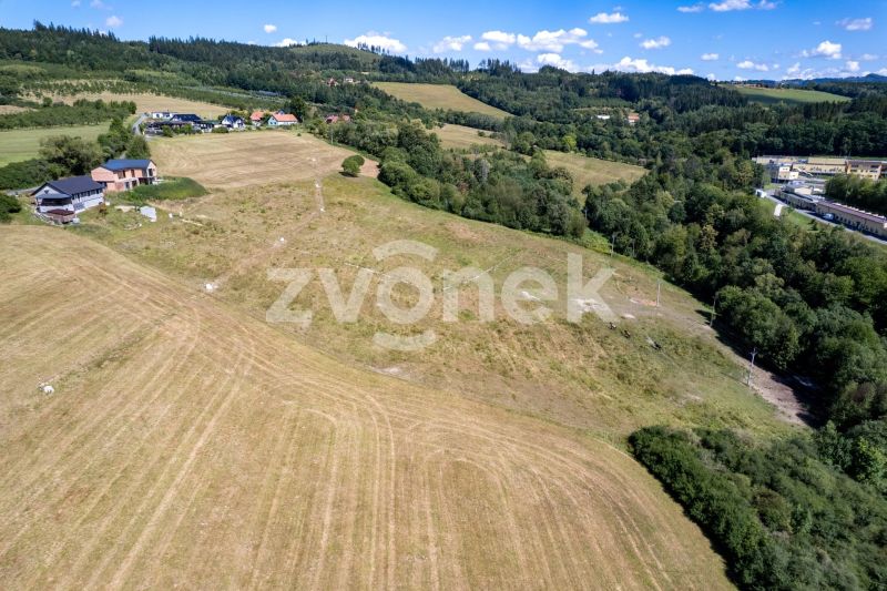 Prodej stavebního pozemku v Jablůnce 1051 m2, s projektem roubené stavby