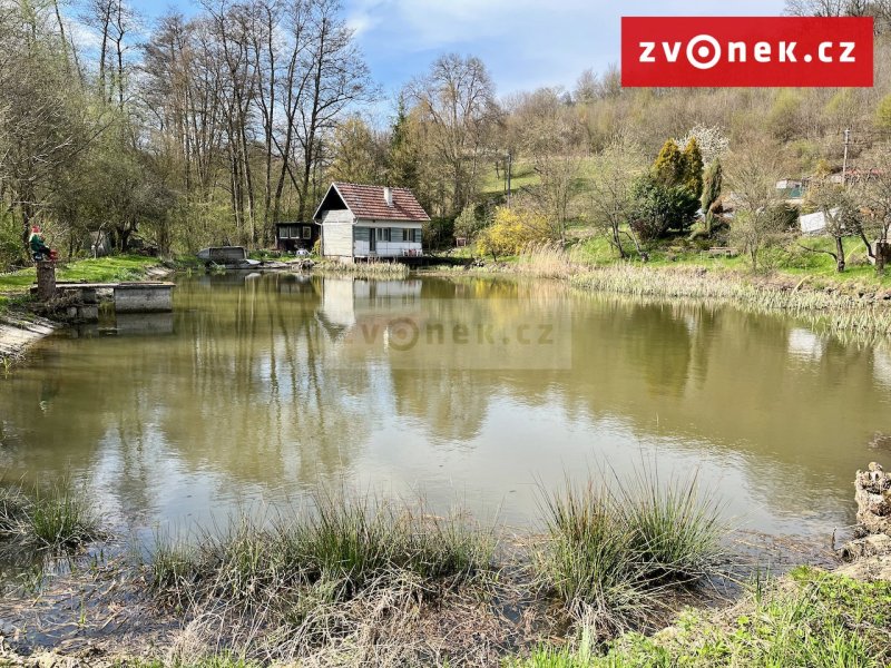 Rybářská chata s rybníkem a pozemky