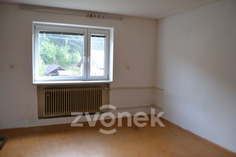 Rodinný dům v Hošťálkové + pozemky