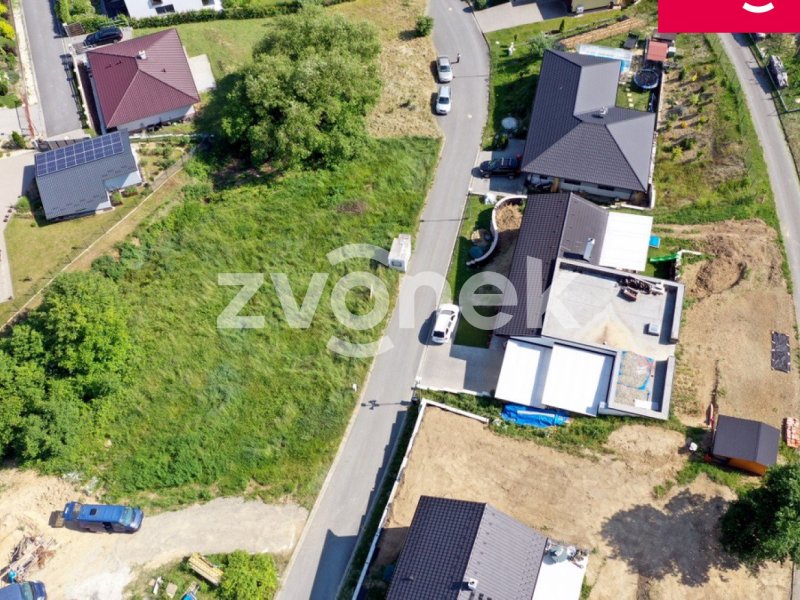 Prodej stavebního pozemku v Březnici s plánem domu