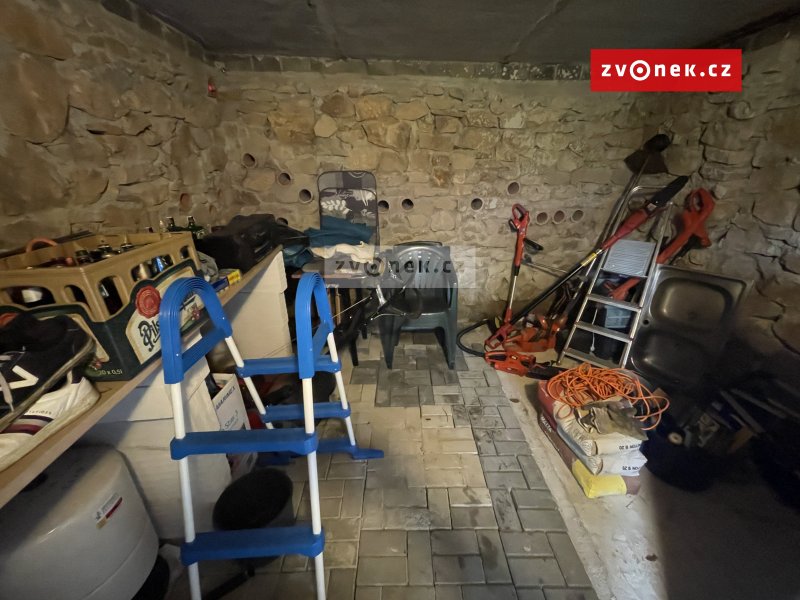 Rozestavěná chata (dokončený suterén) se zahradou, pěkné a klidné místo v Bohuslavicích u Zlína