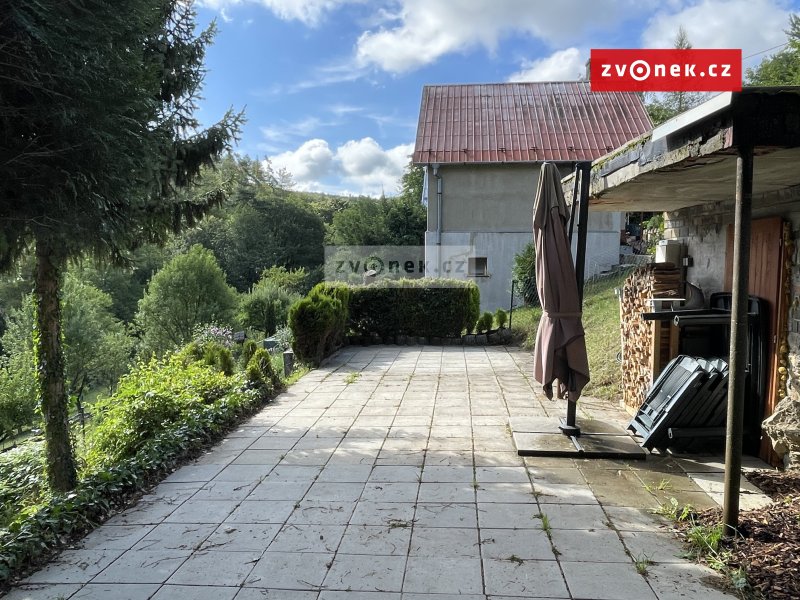 Rozestavěná chata (dokončený suterén) se zahradou, pěkné a klidné místo v Bohuslavicích u Zlína