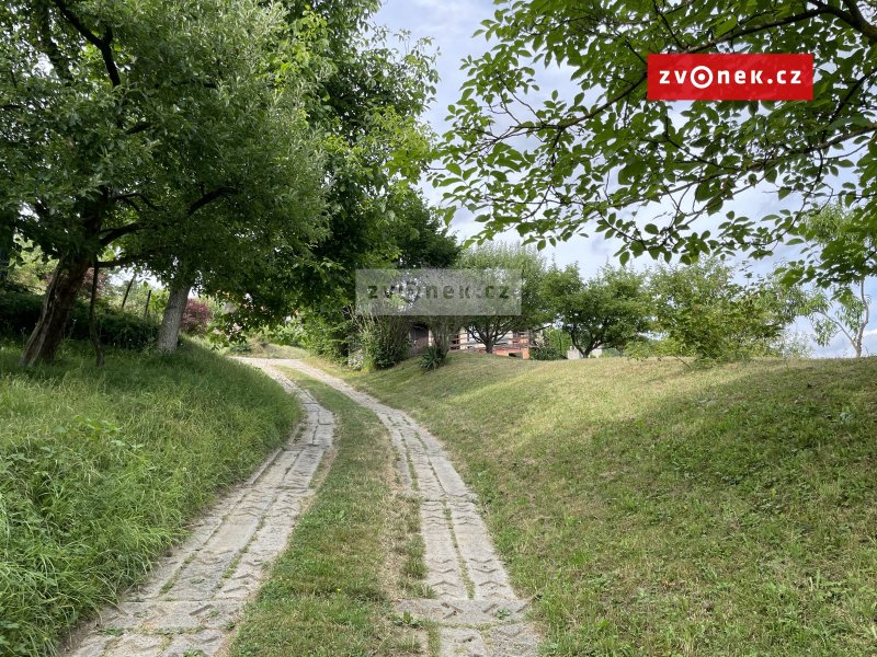 Zděná chata v blízkosti MHD, pěkná a klidná lokalita - Malenovice