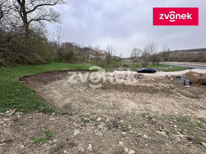 Prodej stavebního pozemku 4 667 m², Velká nad Veličkou