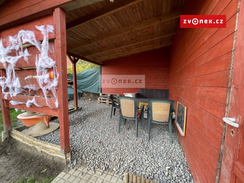 Čtvrtdomek Letná s parkováním a pěknou zahradou, vhodný i k investici