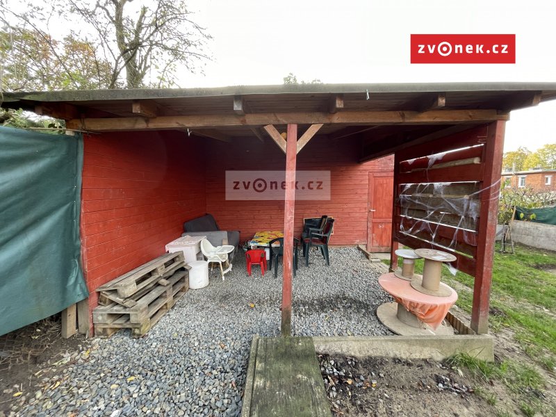Čtvrtdomek Letná s parkováním a pěknou zahradou, vhodný i k investici