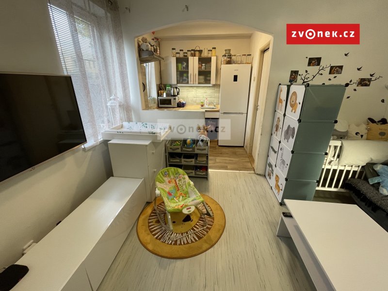 Čtvrtdomek Letná s parkováním a pěknou zahradou, vhodný i k investici