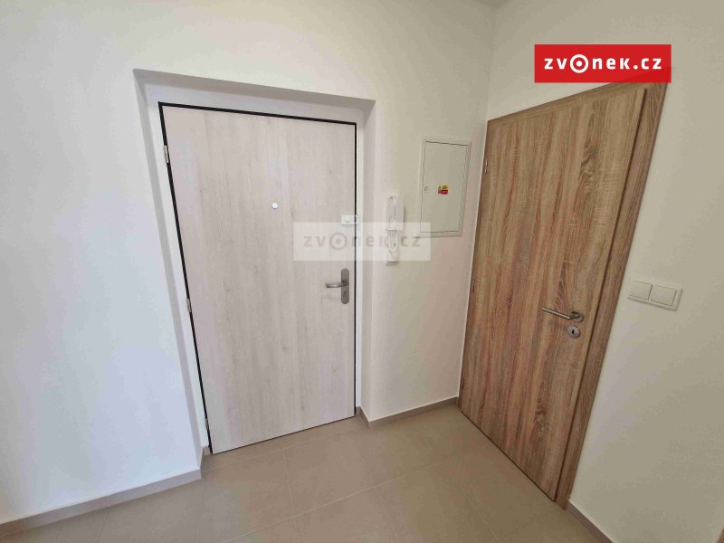 Pronájem novostavby bytu 1+kk ve Štěpnicích vedle nemocnice.