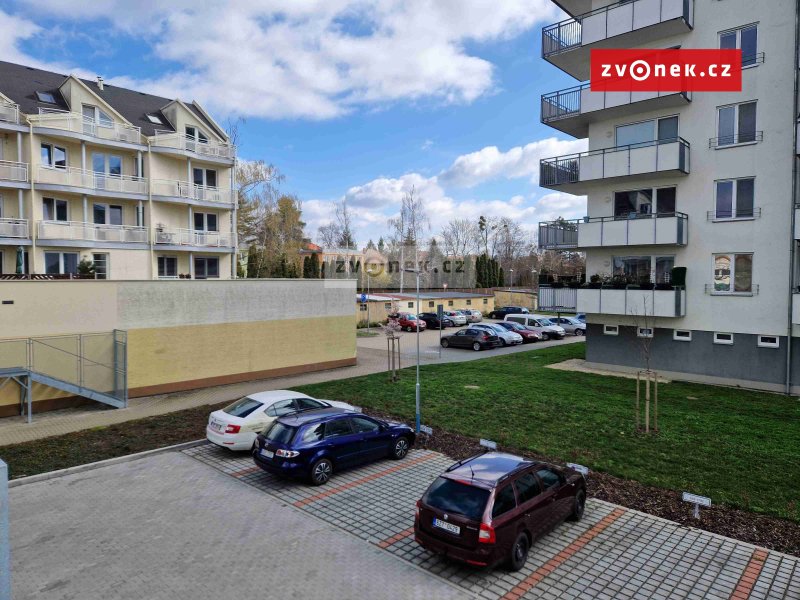 Pronájem nového bytu 1+kk ve Štěpnicích vedle nemocnice.