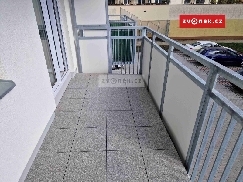 Pronájem novostavby bytu 1+kk ve Štěpnicích vedle nemocnice.