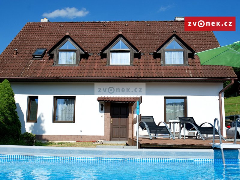 Rodinné sídlo na prodej, pozemek 9.844m2. 13 minut od od Lázní Luhačovice.