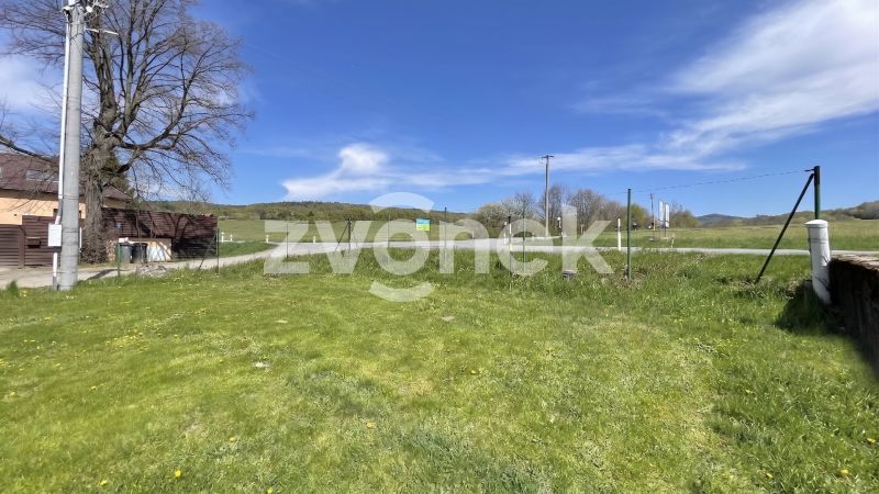 Rovinatý a slunný pozemek pro rodinné bydlení, 600 m², Březůvky