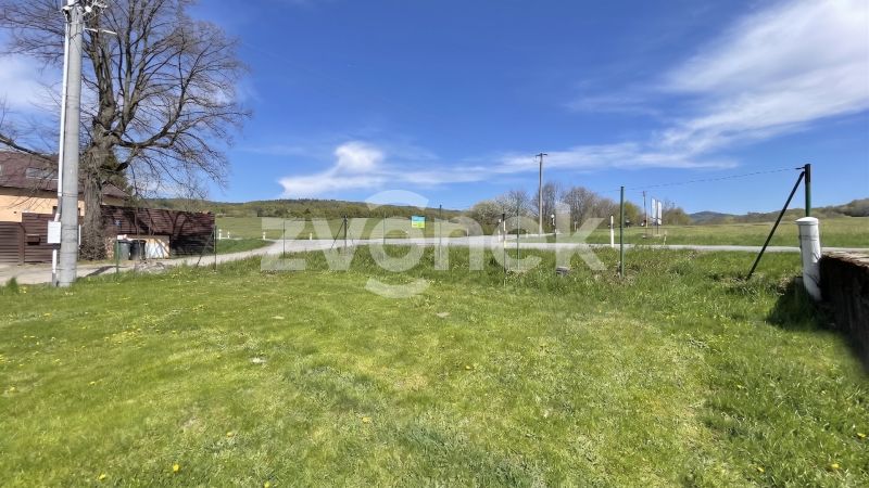 Rovinatý a slunný pozemek pro rodinné bydlení, 600 m², Březůvky