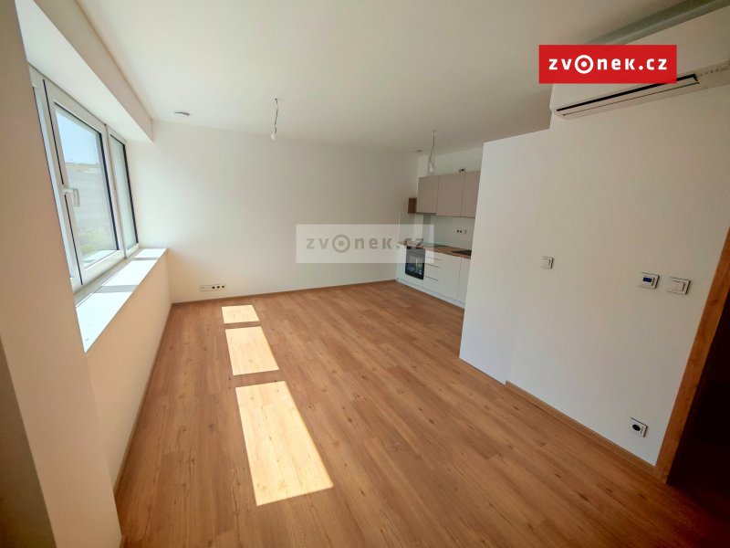 Moderní byt 2+kk, Zlín - centrum, od září