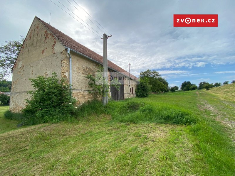 Prodej zemědělské usedlosti - RD, stodoly, velká zahrada