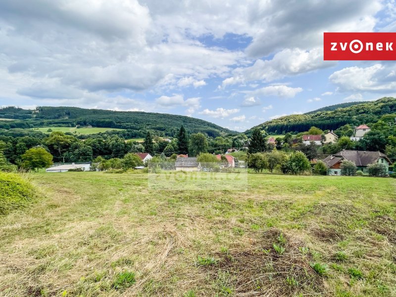 Prodej stavebního pozemku 1453 m² v Březůvkách jako součást souboru pozemků o celkové rozloze 6443 m² !