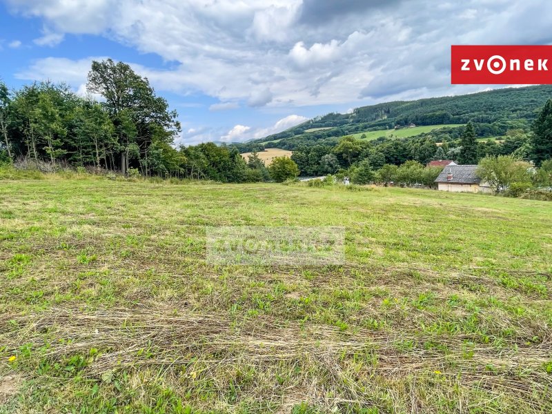 Prodej stavebního pozemku 1453 m² v Březůvkách jako součást souboru pozemků o celkové rozloze 6443 m² !