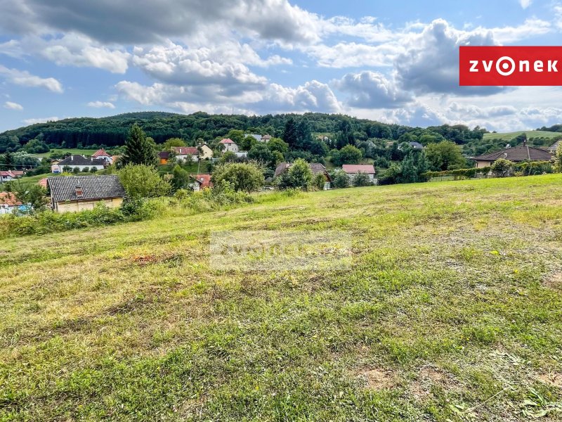 Prodej stavebního pozemku 1453 m² v Březůvkách jako součást souboru pozemků o celkové rozloze 6443 m² !