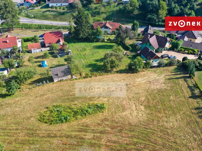 Prodej stavebního pozemku 1453 m² v Březůvkách jako součást souboru pozemků o celkové rozloze 6443 m² !