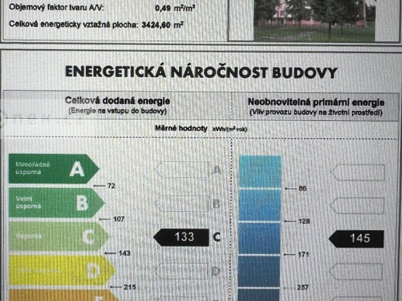 Prodej bytu 2+1 Olomouc Holice, šatna, zasklená lodžie, výtah, sklep, parkování u domu.