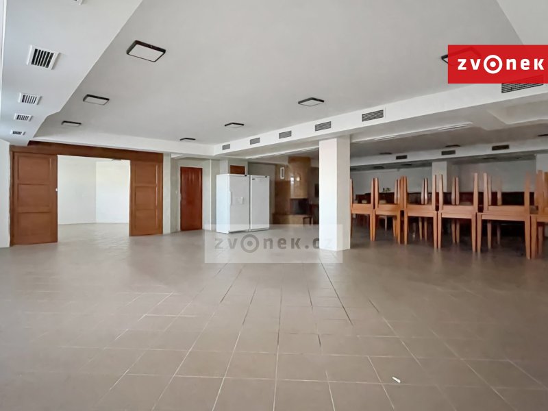 Pronájem komerčního prostoru bývalé restaurace 239 m², Zlín - Malenovice