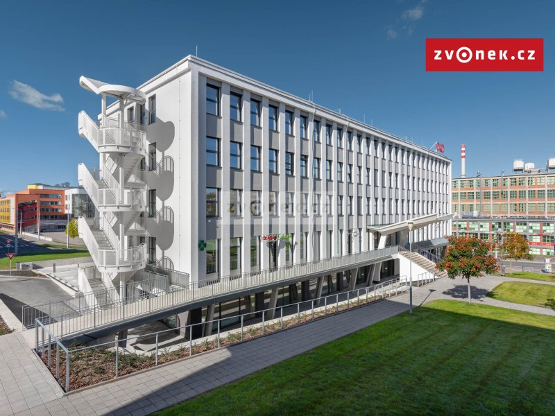 Pronájem obchodních prostor v budově OKO ve Zlíně, 100 m2, 210 m2 nebo 245 m2