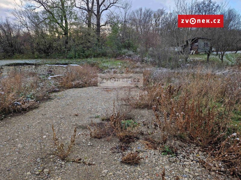 Prodej pozemku s projektem ve Velké nad Veličkou.